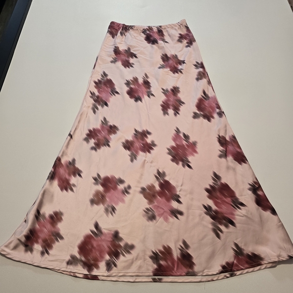 WEWOREWHAT Slip Skirt In Blush Pink Floral Size 6 - Picture 2 of 13